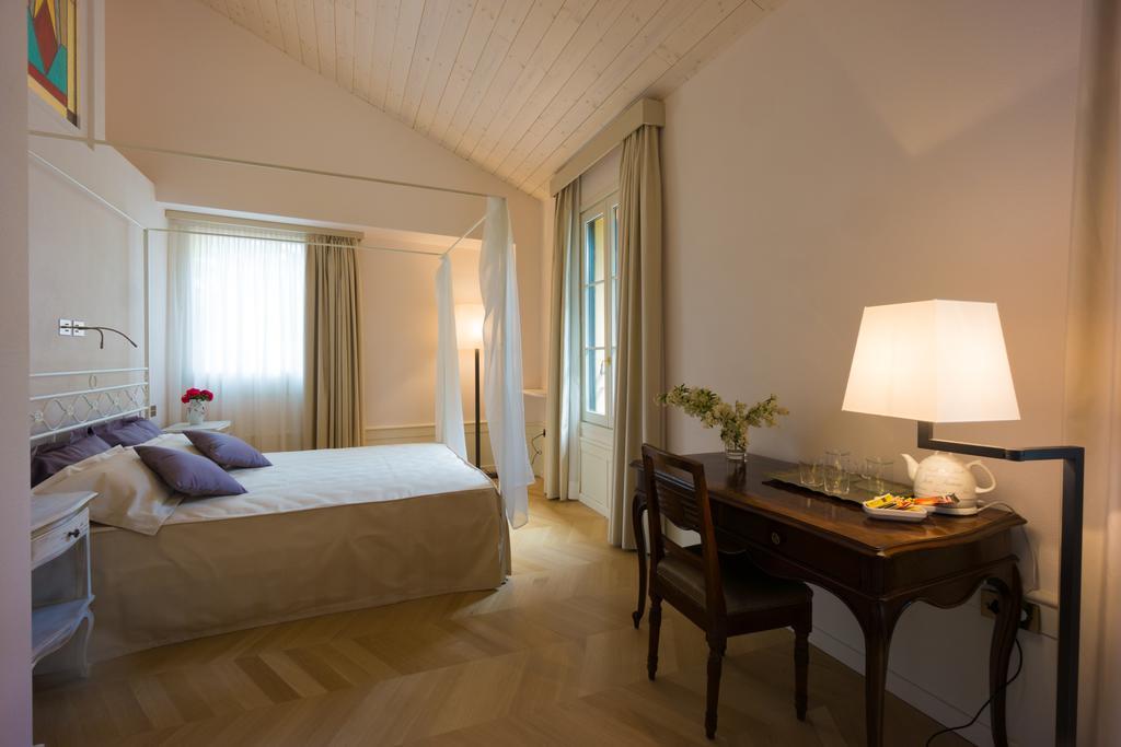 Relais Di Villa Adinolfi Annone di Brianza Habitación foto